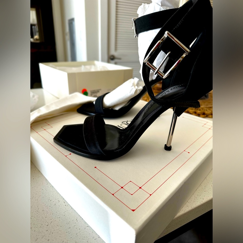 Alexander McQueen Black Shoe Size 39